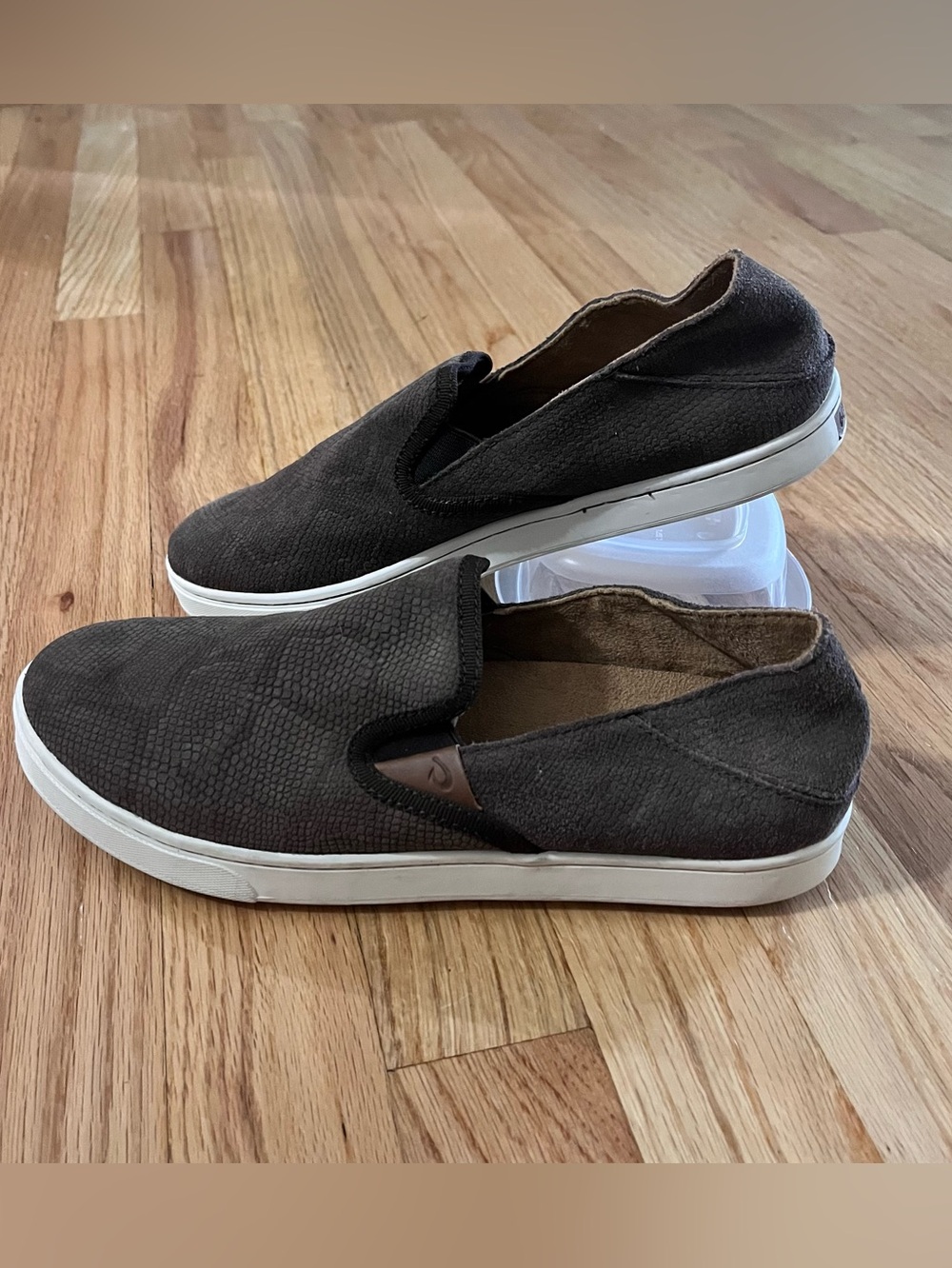 OLUKAI Women's 9 
Pehuea Leather Sneakers Slip On Drop Heel Comfort Shoes Brown